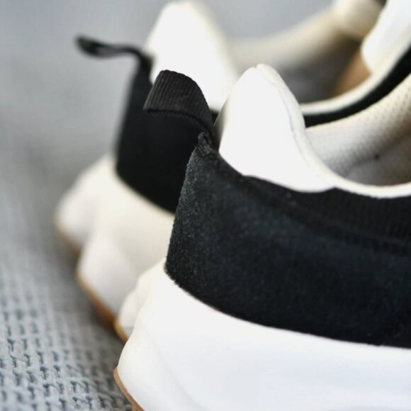 PRE-OWNED | Size: 7 US Women's LUCKY STEP Skate Sneaker | Color: Black/White - Picture 3 of 9